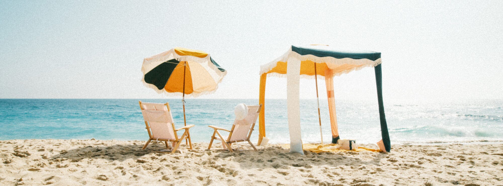 Business & Pleasure : Des parasols et des accessoires de plage rétro -  Hellø Blogzine
