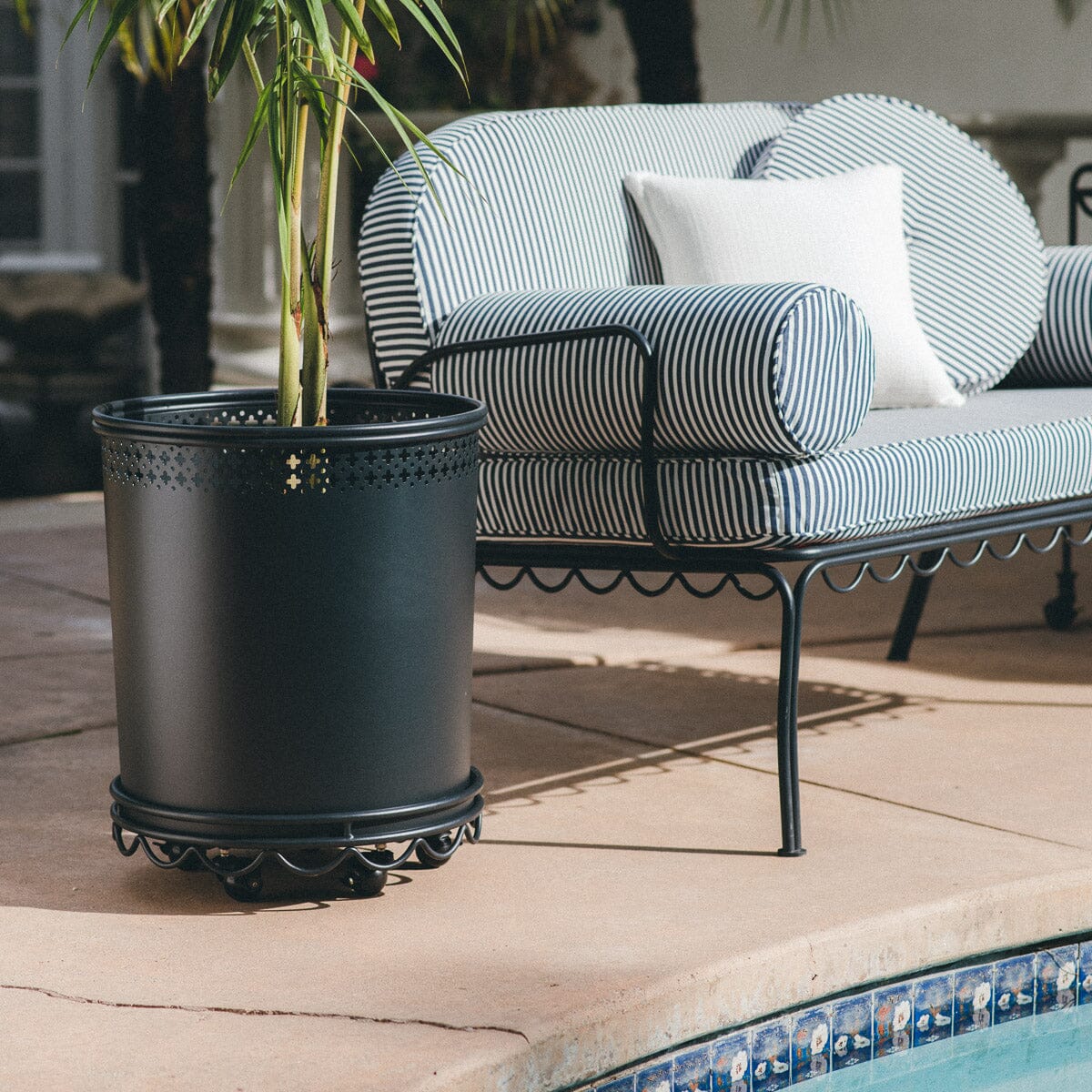 The Al Fresco Large Planter - Vintage Black Al Fresco Planter Business & Pleasure Co.