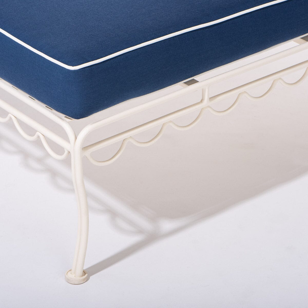 The Al Fresco Sun Lounger x Julia Berolzheimer in Rivie Slate | Antique White Frame