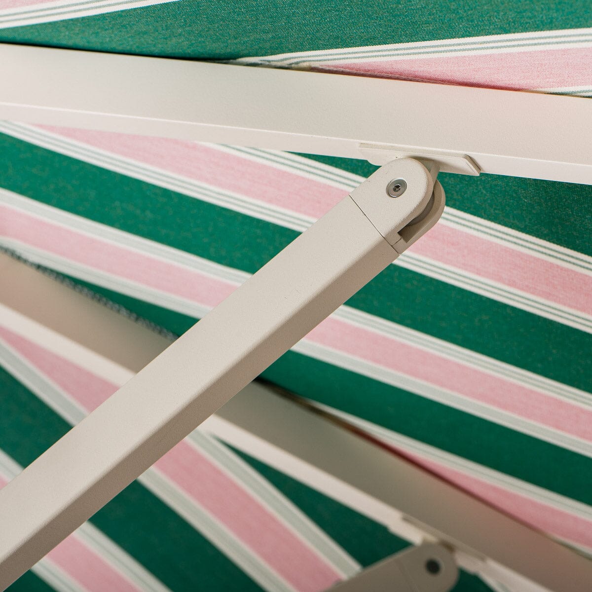 The Resort Market Umbrella in Bistro Green Stripe | 8' Antique White Frame Bundle Business & Pleasure Co.
