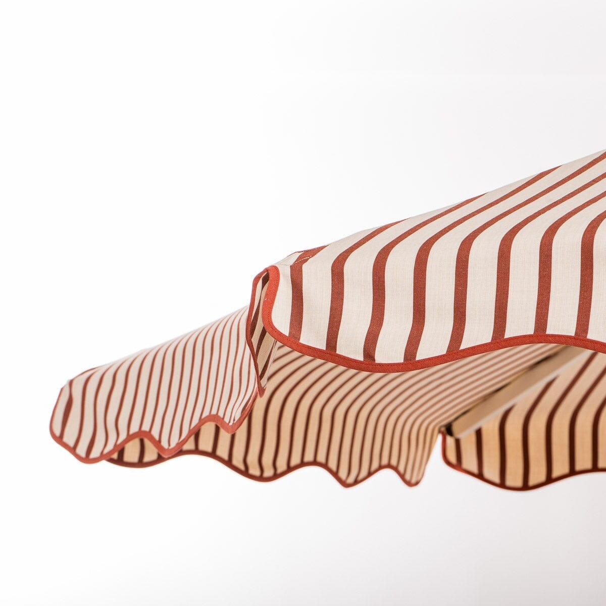 The Resort Market Umbrella in Monaco Le Sirenuse Stripe | 8' Antique White Frame Bundle Business & Pleasure Co.