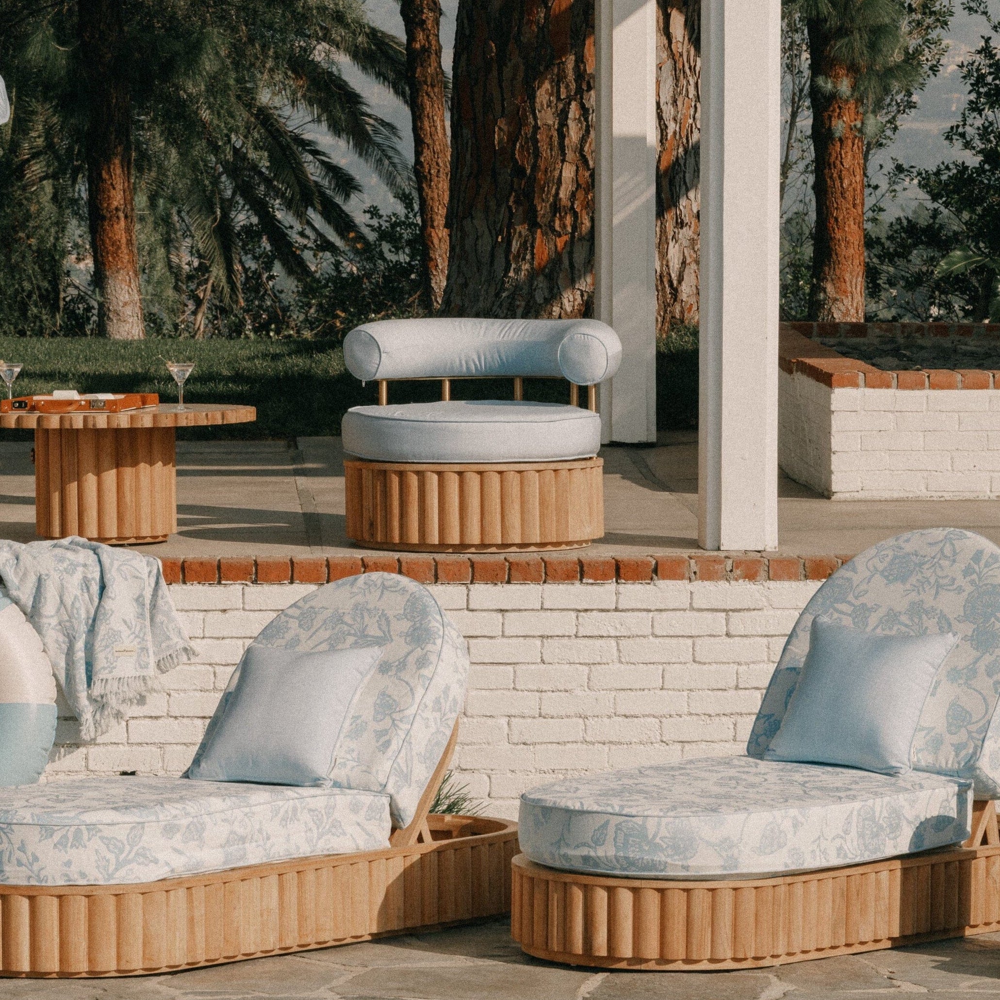 Daisy Accent Chair Kit - Teakwood & Sky Blue Daisy Accent Chair Kit Business & Pleasure Co.