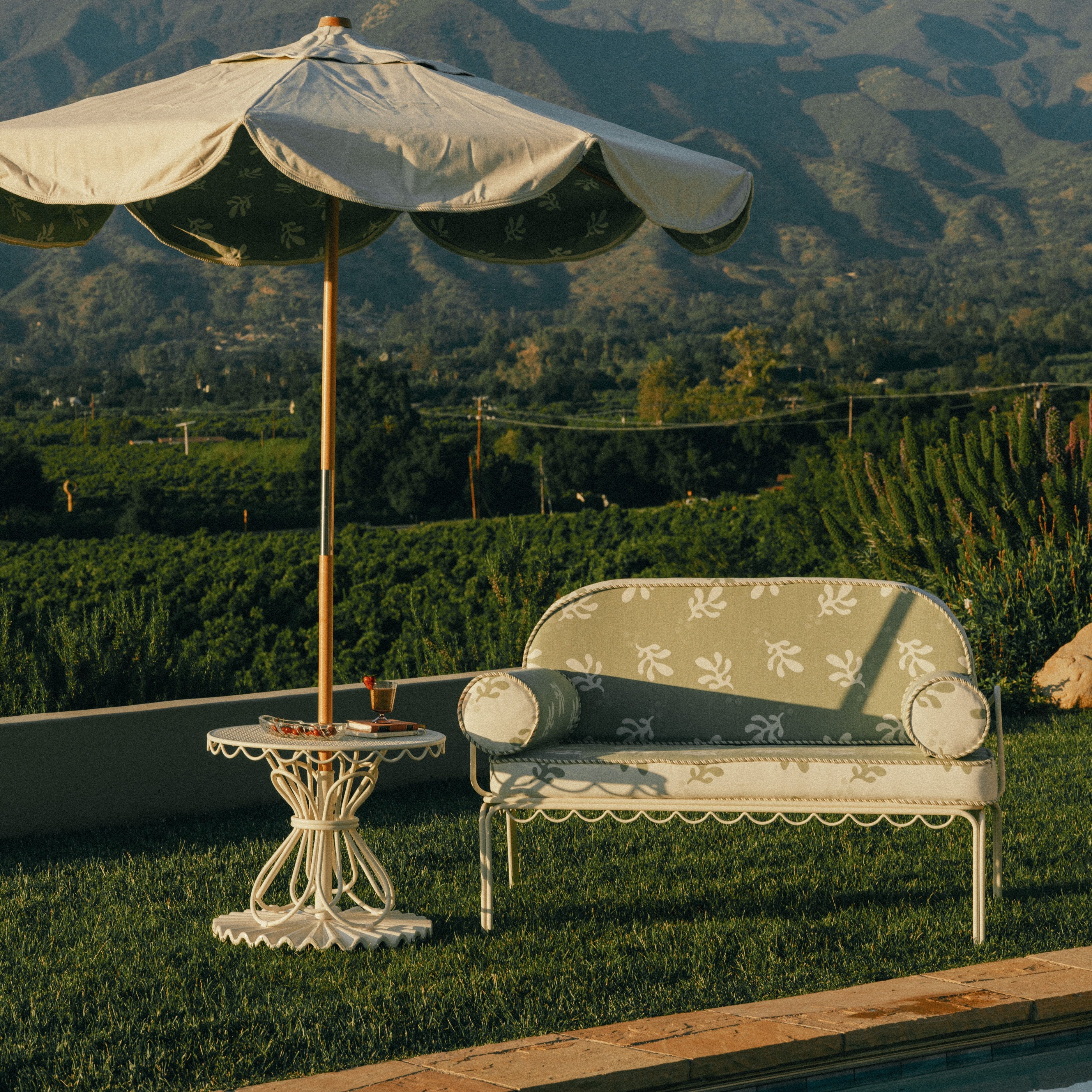 The Market Umbrella - Sandstone Market Umbrella Business & Pleasure Co.