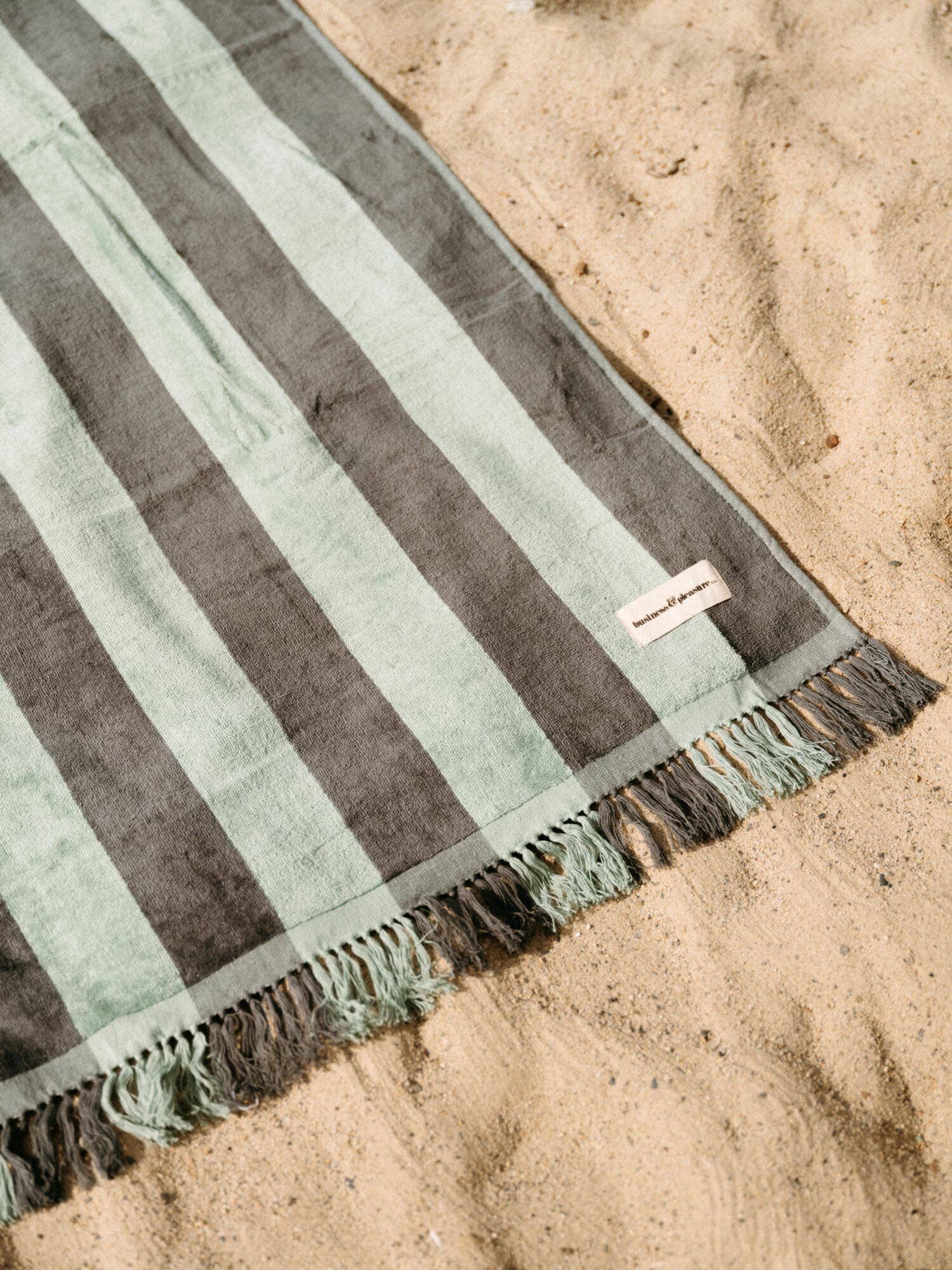 70s panel green towel on the sand