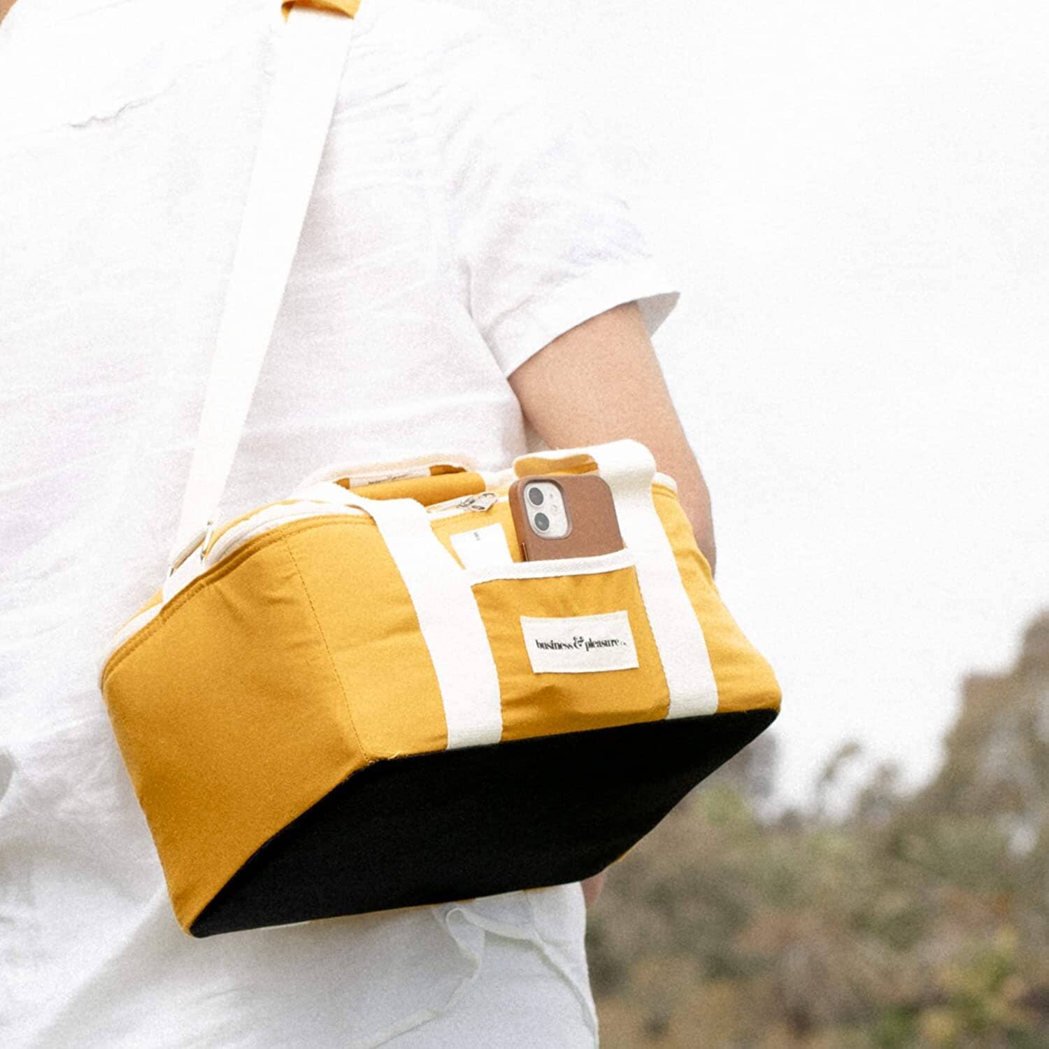 gold cooler bag on a mans shoulder