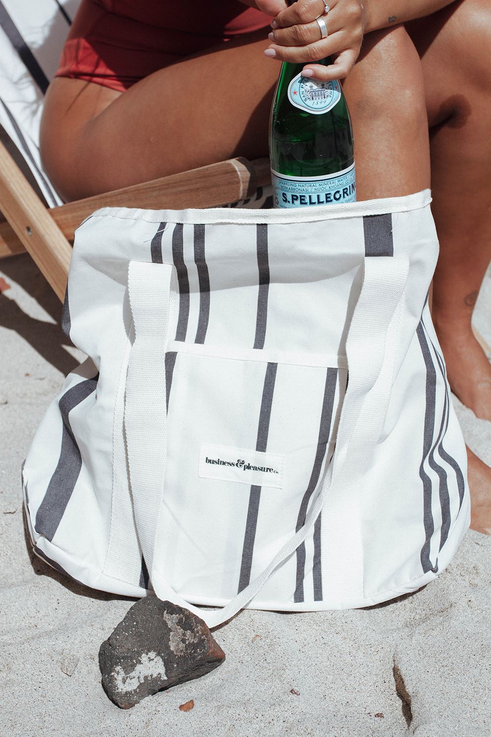 The Beach Bag - Malibu Black Stripe - Lifestyle