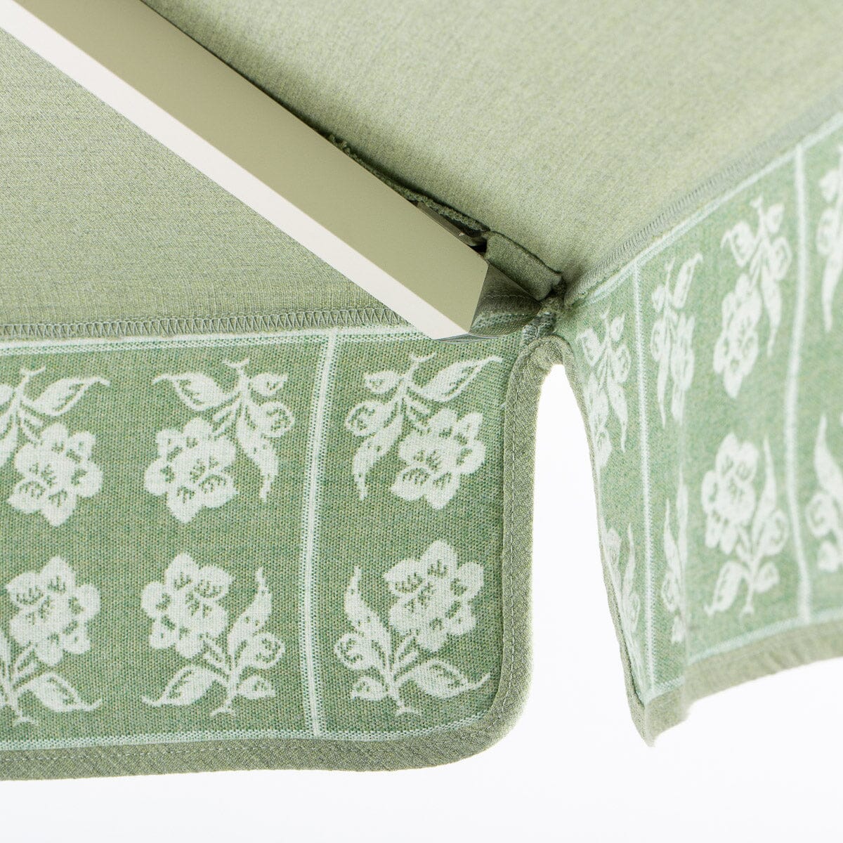 The Resort Market Umbrella x Julia Berolzheimer in Jacquard Green | 10' Antique White Frame Resort Market Bundle B&P Co. x Julia Berolzheimer 