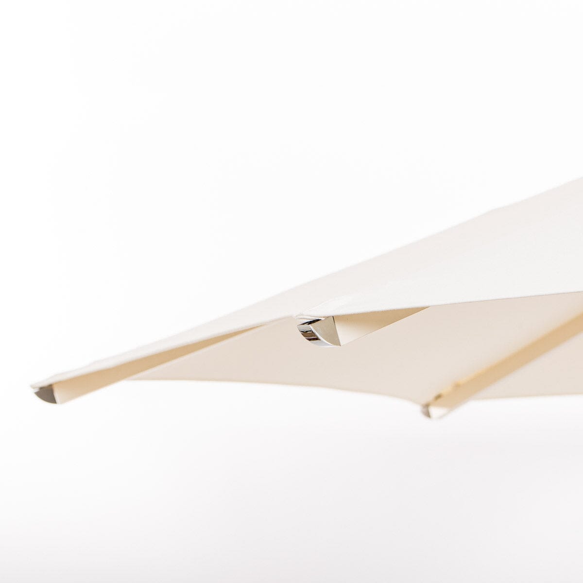 The Resort Market Umbrella in Straight White | 8' Antique White Frame Resort Market Bundle Business & Pleasure Co. 