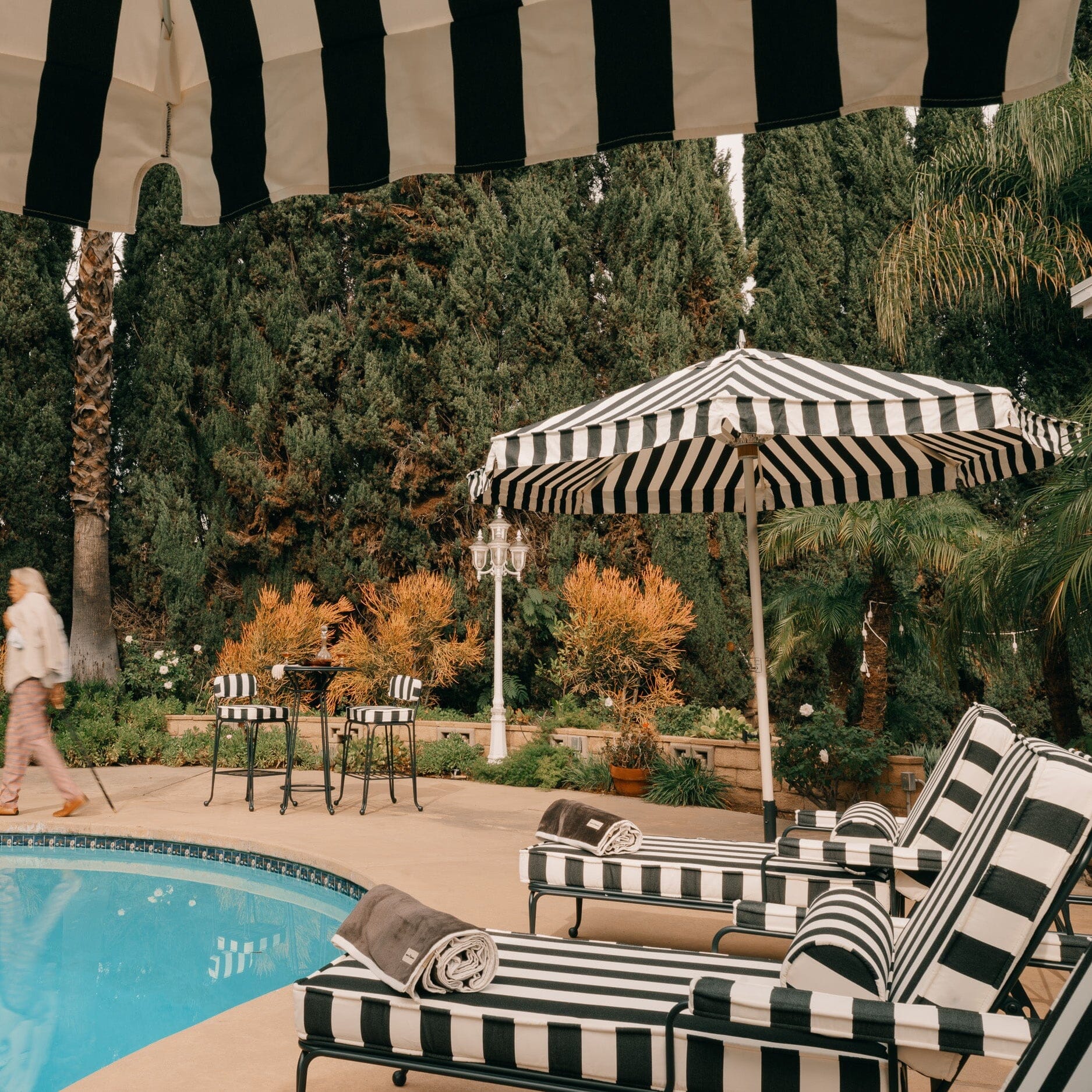 The Resort Market Umbrella in Crew Vintage Black Stripe | 10' Antique White Frame Resort Market Bundle Business & Pleasure Co. 