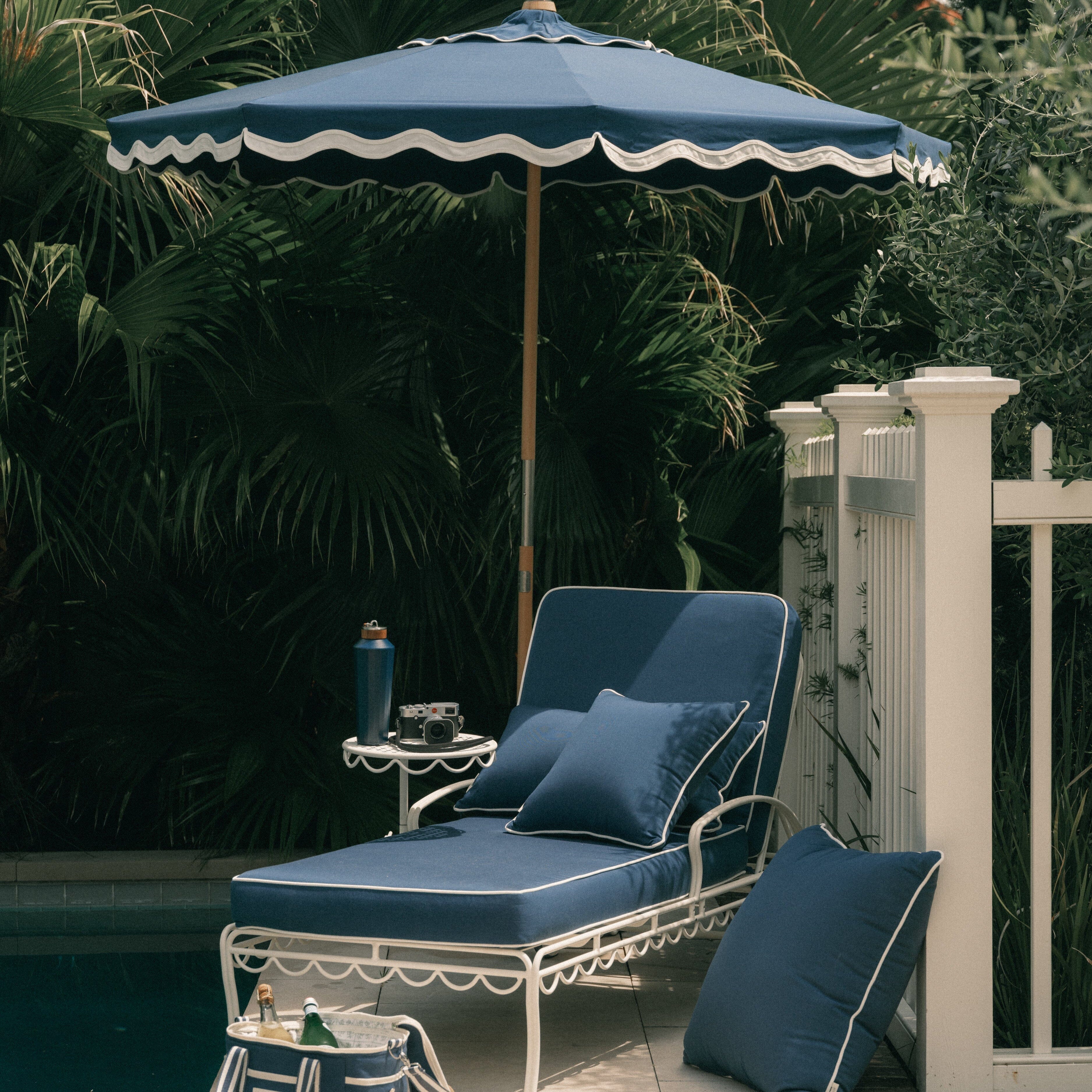 The Al Fresco Sun Lounger x Julia Berolzheimer in Rivie Slate | Antique White Frame B&P Co. x Julia Berolzheimer 