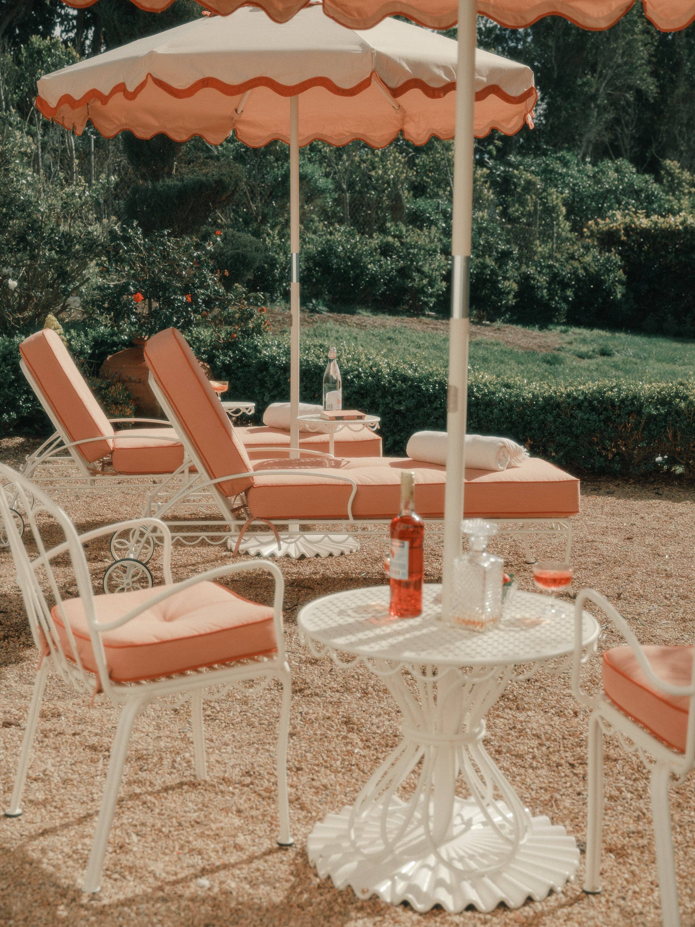 al fresco dining table with riviera pink chairs