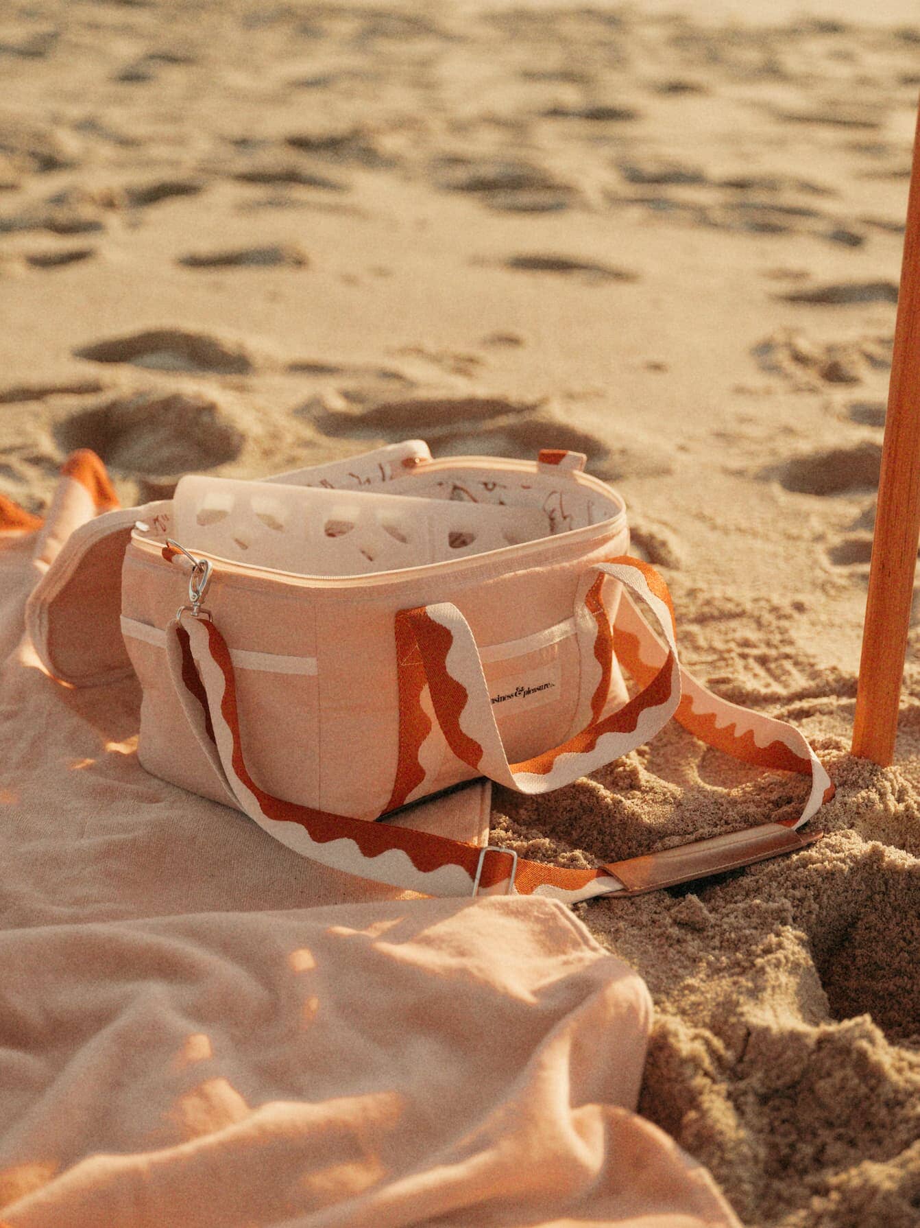 beach setting with riviera pink cooler bag