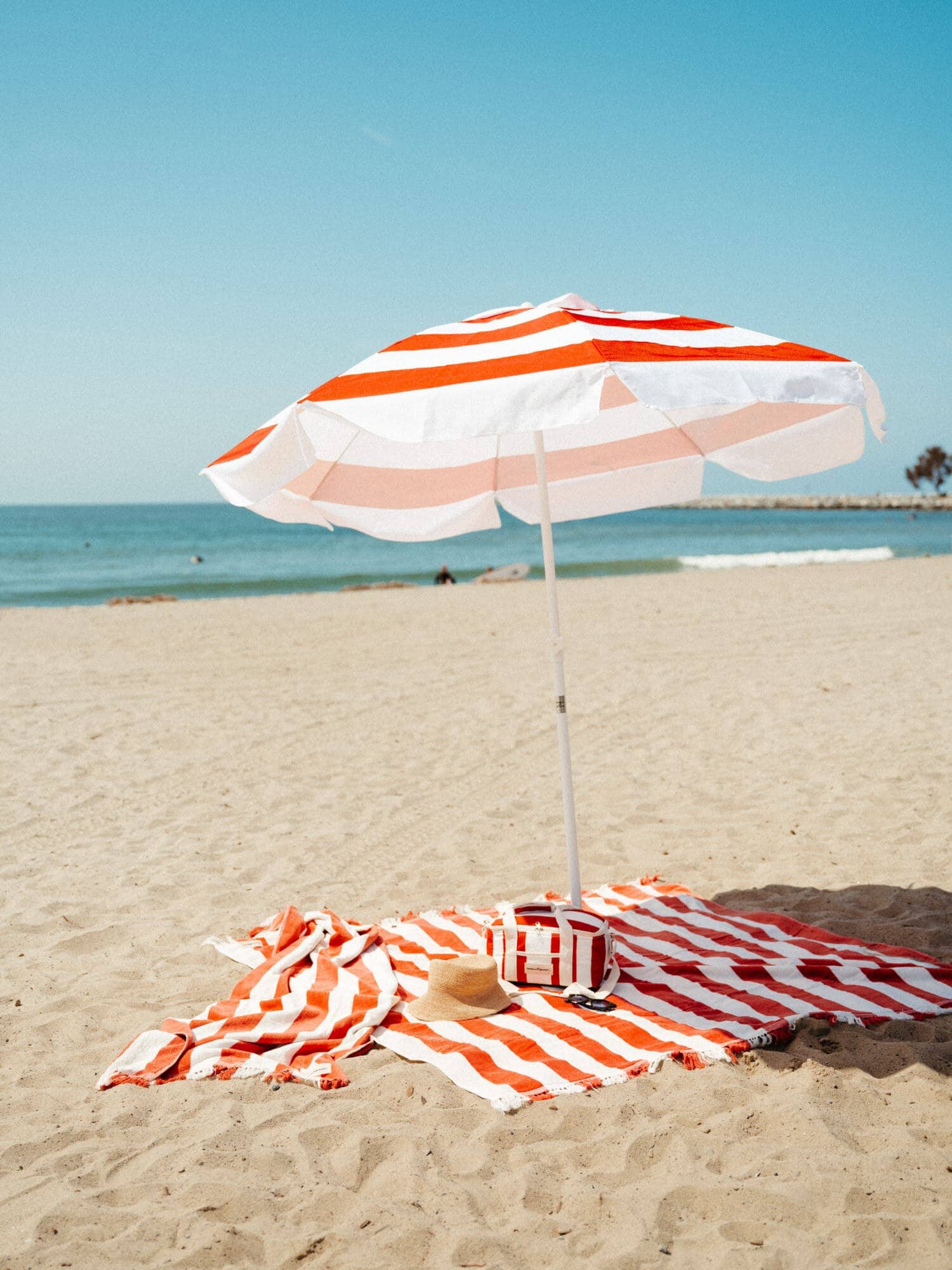 le sirenuse umbrella, blanket, towel and cooler on the beach