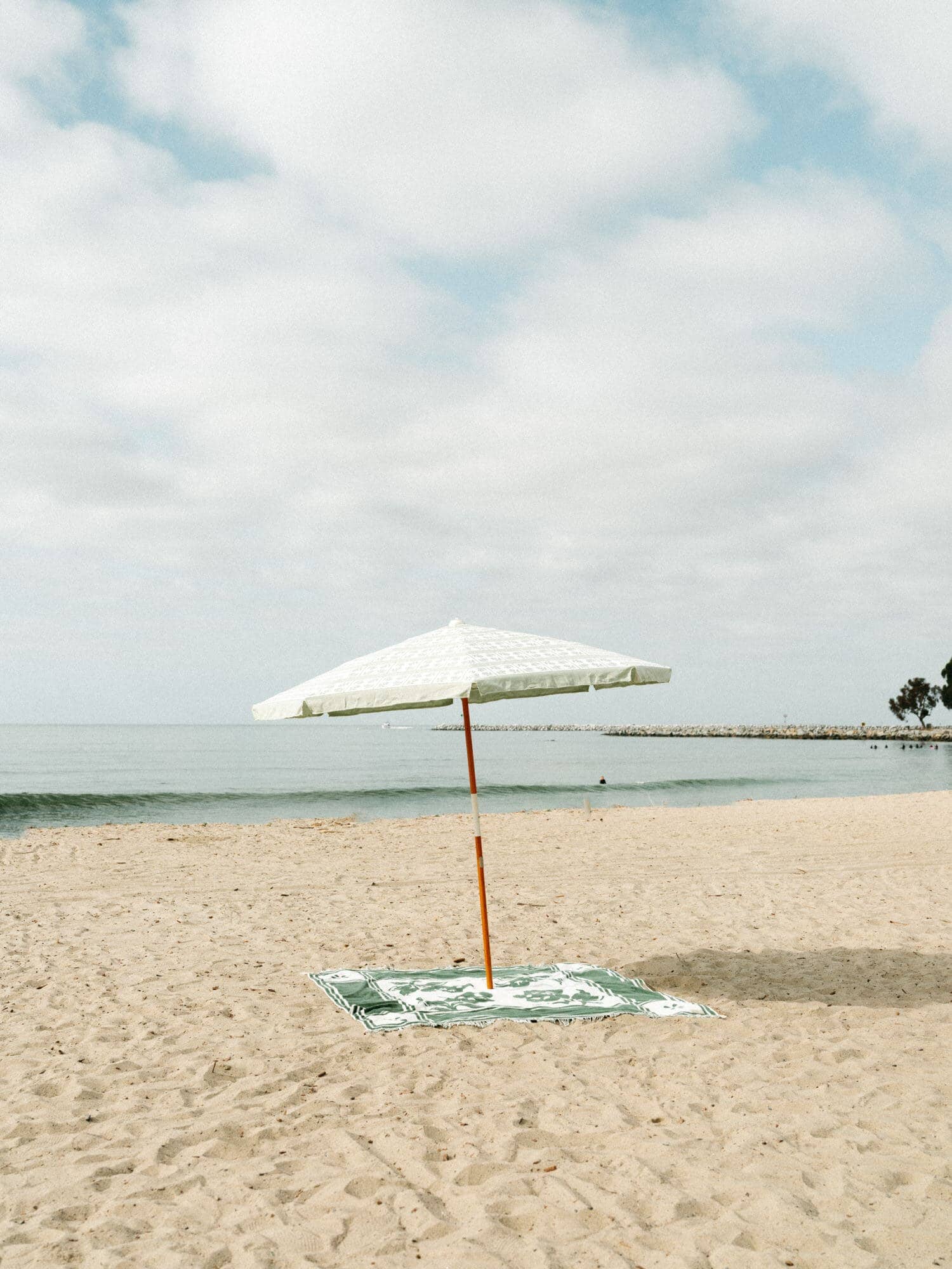 Amalfi umbrella and blanket on the beach