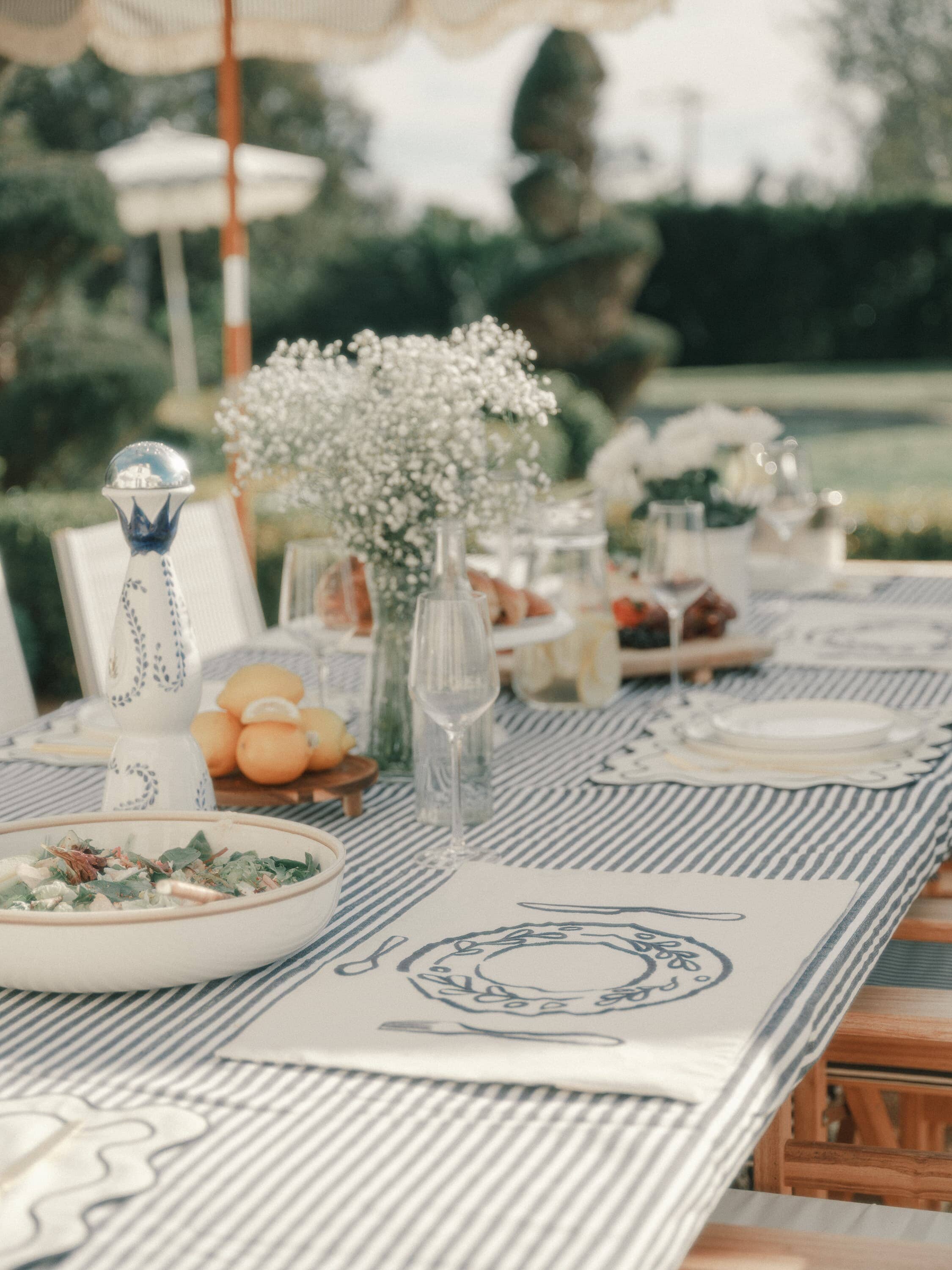 outdoor table setting with table cloth and placemats