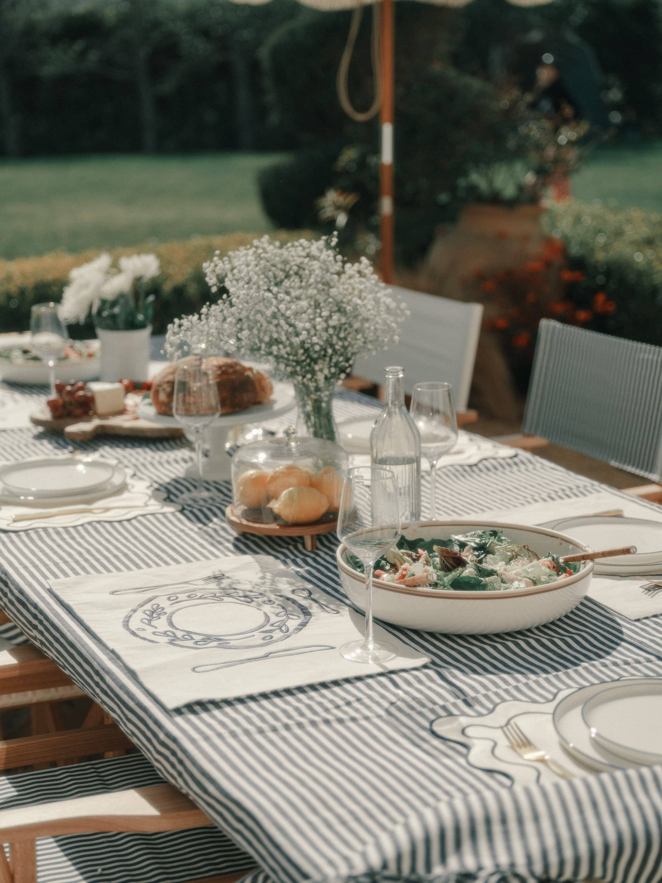 outdoor table setting with table cloth and placemats