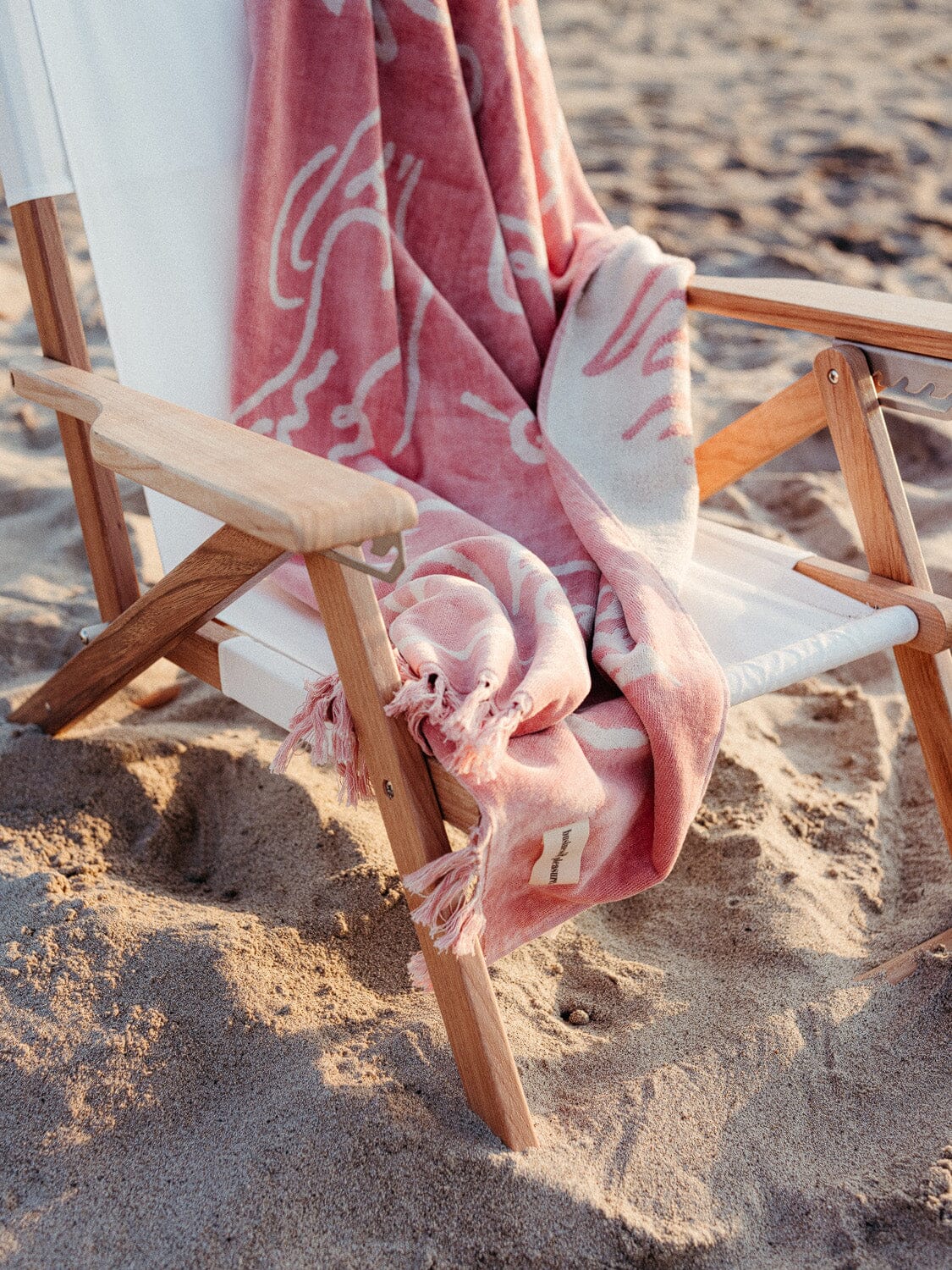 The Beach Towel - Le Basque Pink