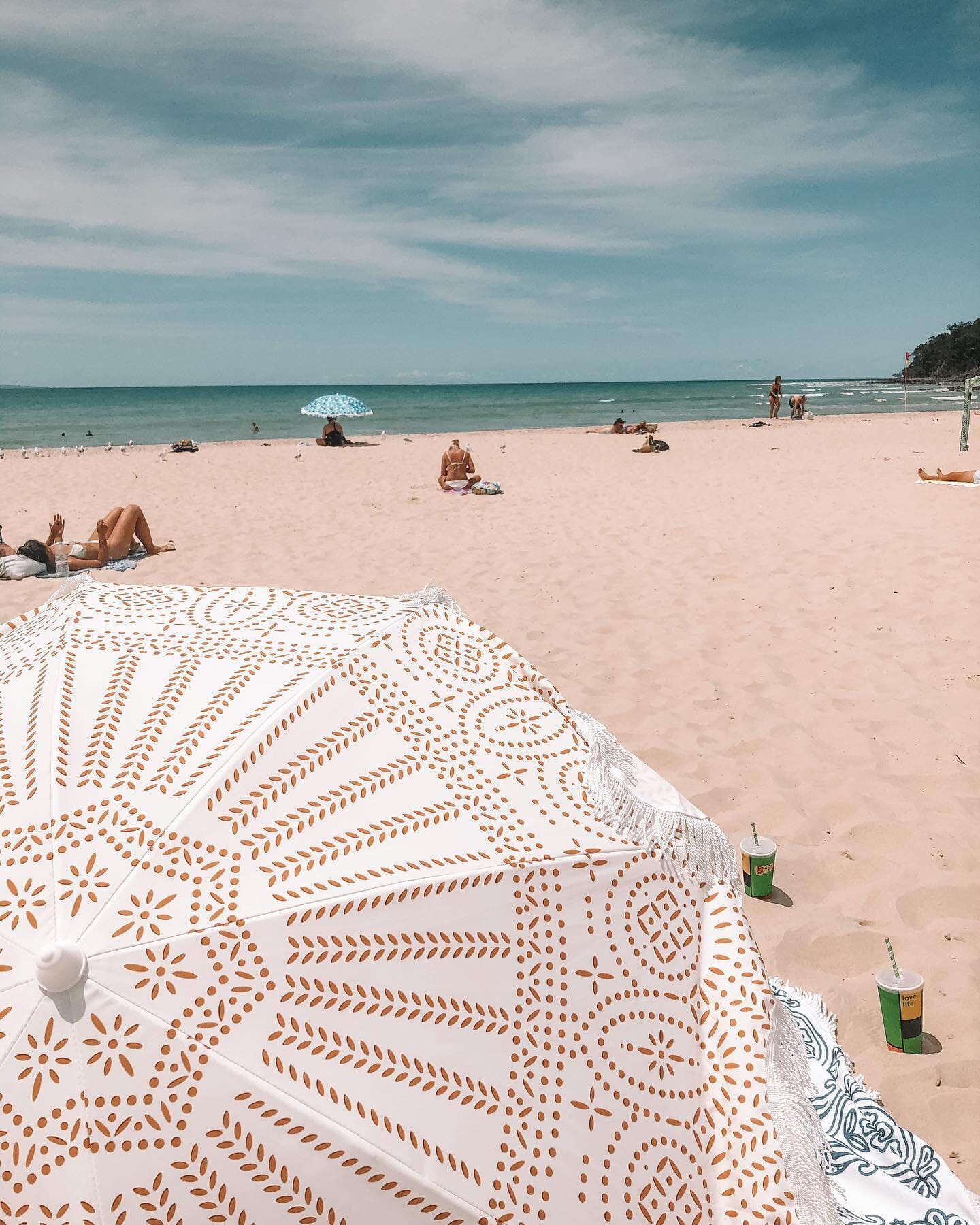 The Holiday Beach Umbrella - Eyelet