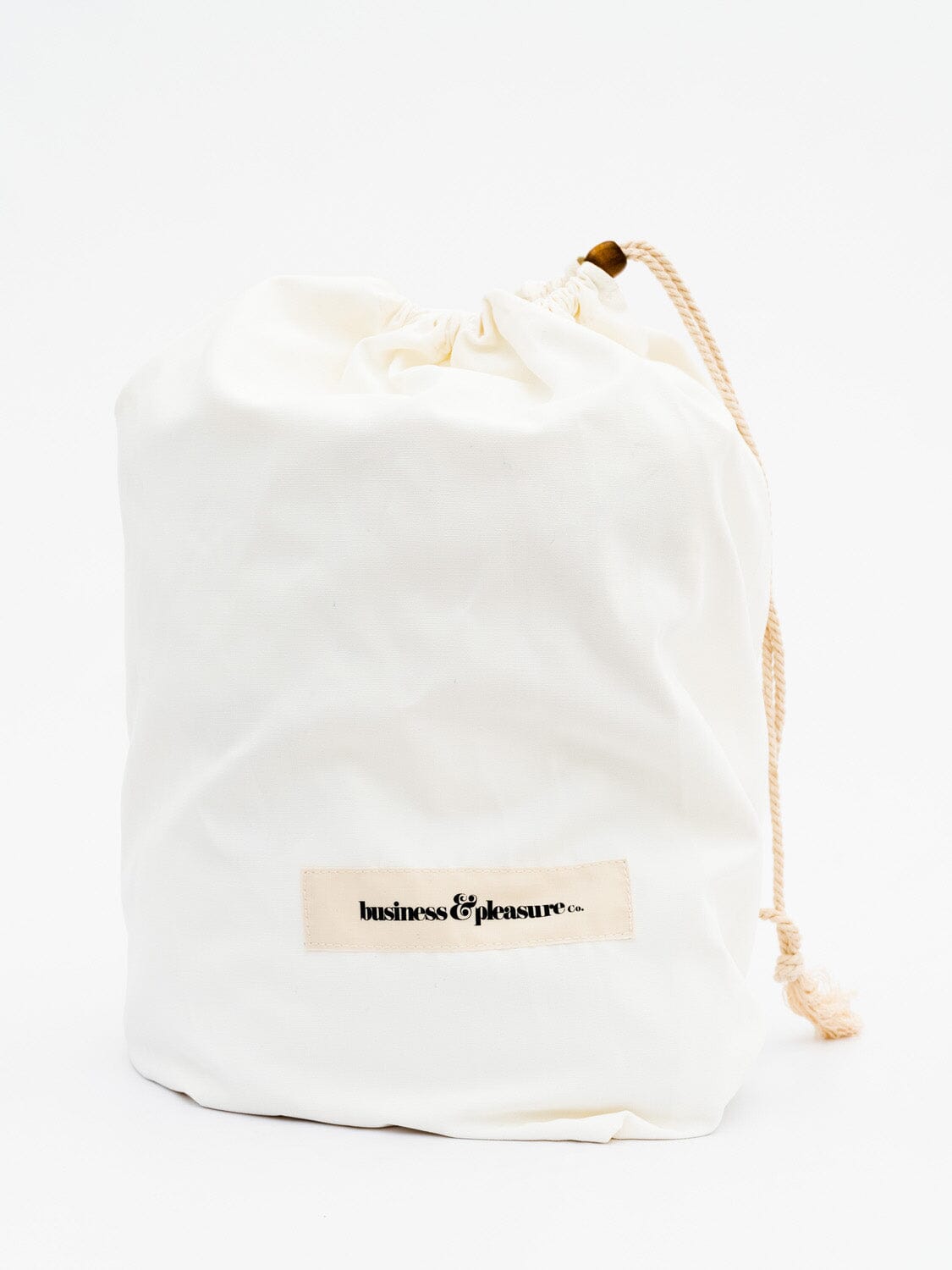 studio image of white pool lounger bag